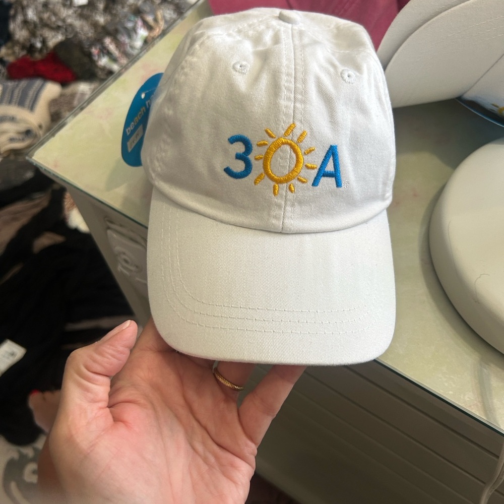 Embroidered hat. One size-adjustable